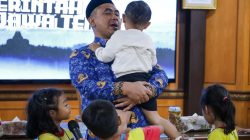Kunjungi Gubernuran, Anak-anak TK Belajar Pekerjaan Bidang Pemerintahan Langsung dari Wagub Taj Yasin 5 TUTURPEDIA - Kunjungi Gubernuran, Anak-anak TK Belajar Pekerjaan Bidang Pemerintahan Langsung dari Wagub Taj Yasin