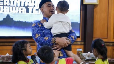 Kunjungi Gubernuran, Anak-anak TK Belajar Pekerjaan Bidang Pemerintahan Langsung dari Wagub Taj Yasin 12 TUTURPEDIA - Kunjungi Gubernuran, Anak-anak TK Belajar Pekerjaan Bidang Pemerintahan Langsung dari Wagub Taj Yasin
