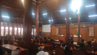 Rakyat Kuasai DPRD Blora! Tokoh Pemuda Pilang Abun Law Pulo: Warga Terdampak Seharusnya Mendapatkan Perhatian! 13 TUTURPEDIA - Rakyat Kuasai DPRD Blora! Tokoh Pemuda Pilang Abun Law Pulo: Warga Terdampak Seharusnya Mendapatkan Perhatian!