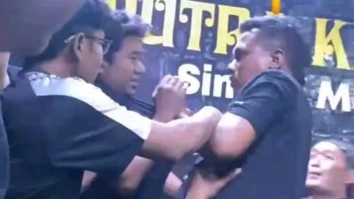 Panggung Musik Berujung Ricuh, Musisi Dikeroyok di Blora—Diduga Dipukul Pakai Mikrofon oleh Tuan Rumah