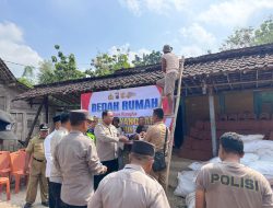 Sambut HUT Bhayangkara ke-80, Polres Blora Bedah Tiga Rumah Warga Kurang Mampu