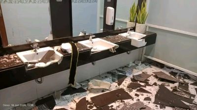 Gempa M 6,7 Guncang Sigi–Palu, Kantor Pemerintah Rusak, Plafon Ambruk dan Kaca Pecah 9 TUTURPEDIA - Gempa M 6,7 Guncang Sigi–Palu, Kantor Pemerintah Rusak, Plafon Ambruk dan Kaca Pecah