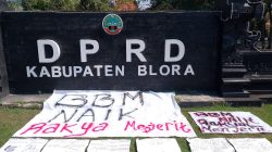 Halaman DPRD Blora Banjir 'Surat Cinta' Dari HMI 6 TUTURPEDIA - Halaman DPRD Blora Banjir 'Surat Cinta' Dari HMI