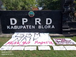 Halaman DPRD Blora Banjir ‘Surat Cinta’ Dari HMI