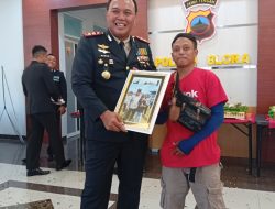 Haru di HUT Bhayangkara ke-80! Gowes Demi Bertemu Kapolres, Warga Blora Titip Pesan Menyentuh: “Jangan Lupakan Kami”