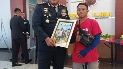 Haru di HUT Bhayangkara ke-80! Gowes Demi Bertemu Kapolres, Warga Blora Titip Pesan Menyentuh: “Jangan Lupakan Kami” 9 TUTURPEDIA - Haru di HUT Bhayangkara ke-80! Gowes Demi Bertemu Kapolres, Warga Blora Titip Pesan Menyentuh: “Jangan Lupakan Kami”