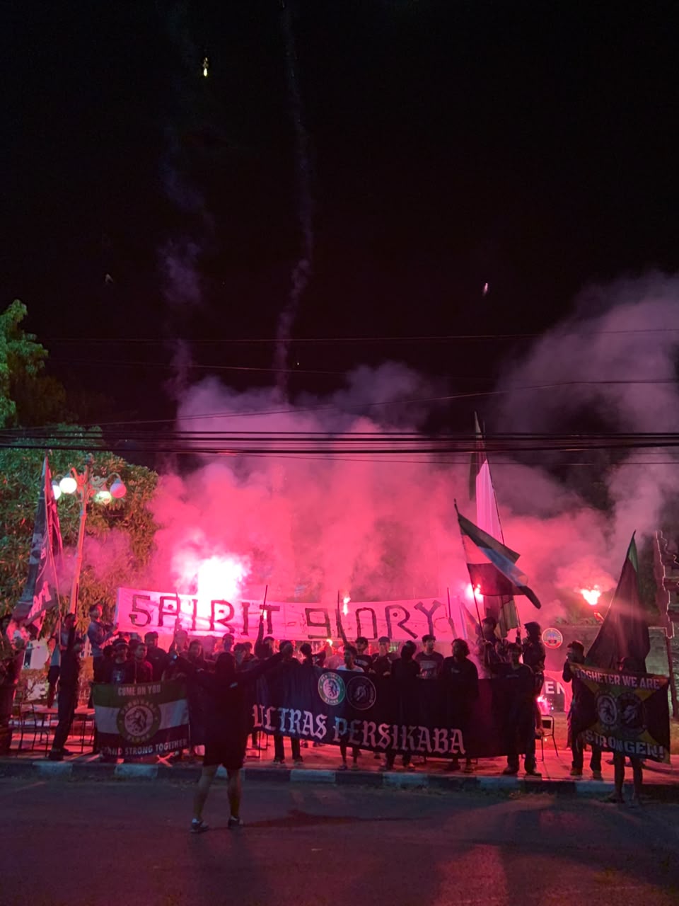 TUTURPEDIA - Ultras Persikaba Tagih Bukti Nyata Stadion Baru: Dari Flare hingga Tuntutan Peletakan Batu Pertama