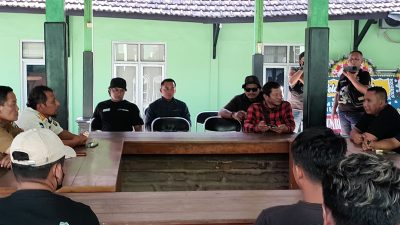 Diduga Ada Dana “Siluman” Rp150 Juta Dari PT PDSI, Warga Kradenan Geruduk Kecamatan! 9 TUTURPEDIA - Diduga Ada Dana “Siluman” Rp150 Juta Dari PT PDSI, Warga Kradenan Geruduk Kecamatan!