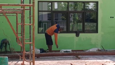 Proyek Rp2,3 Miliar SMAN 1 Randublatung! Kepala Sekolah Lupa Mengabari Komite 10 TUTURPEDIA - Proyek Rp2,3 Miliar SMAN 1 Randublatung! Kepala Sekolah Lupa Mengabari Komite