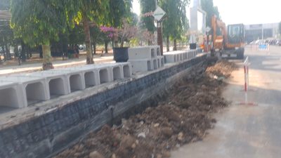 Warga Blora Harap Waspada! Kawasan Alun-Alun Sedang Ada Perbaikan Saluran Dan Kurangi Kecepatan Saat Berkendara