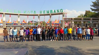 Sentuhan Kepedulian di Hari Jadi ke-285, LP3 Rembang Berbagi Sembako dan Doa di Pusara Adipati 9 TUTURPEDIA - Sentuhan Kepedulian di Hari Jadi ke-285, LP3 Rembang Berbagi Sembako dan Doa di Pusara Adipati