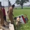 Gas Nyantol, Sopir Loncat! Kendaraan Roda Tiga Milik KDMP “Kabur Sendiri” Nyemplung Sawah di Klaten