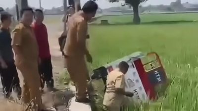 Gas Nyantol, Sopir Loncat! Kendaraan Roda Tiga Milik KDMP “Kabur Sendiri” Nyemplung Sawah di Klaten 10 TUTURPEDIA - Gas Nyantol, Sopir Loncat! Kendaraan Roda Tiga Milik KDMP “Kabur Sendiri” Nyemplung Sawah di Klaten