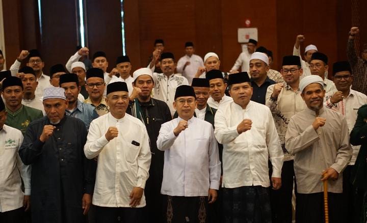 TUTURPEDIA - Gus Rozin dan Khidmah Panjang untuk Pesantren