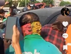 Hendak Bawa Botok, Aktivis Dari Blora Exi Wijaya Turut Hadang dan Negosiasi dengan APH