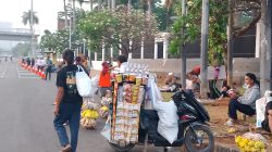 Jelang Demo di DPR/MPR, Pedagang Kaki Lima Ketiban Berkah 3 TUTURPEDIA - Jelang Demo di DPR/MPR, Pedagang Kaki Lima Ketiban Berkah