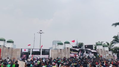 Ojol Kecewa Massa Pati Tinggalkan DPR: “Solidaritas Bukan Sekadar Datang, Lalu Pulang! 11 TUTURPEDIA - Ojol Kecewa Massa Pati Tinggalkan DPR: “Solidaritas Bukan Sekadar Datang, Lalu Pulang!