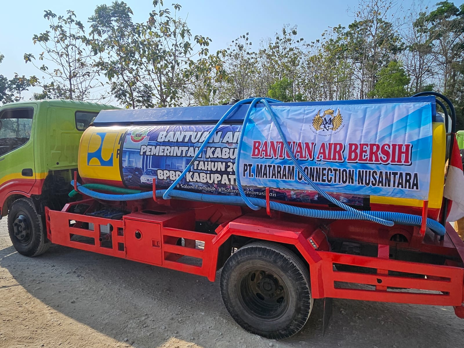 TUTURPEDIA - Kemarau Mengeringkan Sumur, MCN Kirim 15 Tangki Air Bersih untuk Warga Bogorejo