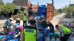 Kemarau Makin Terasa, Polsek Kunduran Salurkan Air Bersih ke Warga Cowekan: Kapolsek Ingatkan Jangan Sepelekan Kesulitan Air 4 TUTURPEDIA - Kemarau Makin Terasa, Polsek Kunduran Salurkan Air Bersih ke Warga Cowekan: Kapolsek Ingatkan Jangan Sepelekan Kesulitan Air