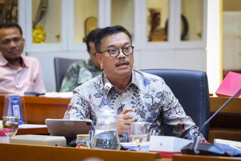 TUTURPEDIA - Anggota Komisi IX DPR RI Edy Wuryanto: DTSEN Jangan Sampai Menjebak Warga Miskin, Salah Data Bisa Cabut Hak Kesehatan