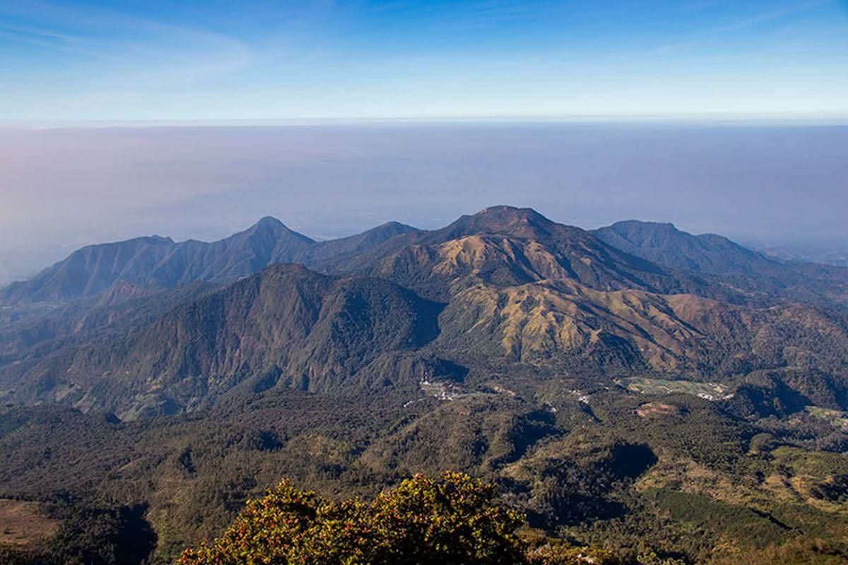 TUTURPEDIA - Gunung Lawu Ditolak Jadi Proyek Geothermal, Pemerintah Geser Target ke Jenawi