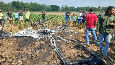 Geger! Pesawat Latih Jatuh dan Terbakar di Sawah Tembakau Blora, Dua Awak Selamat 15 TUTURPEDIA - Geger! Pesawat Latih Jatuh dan Terbakar di Sawah Tembakau Blora, Dua Awak Selamat