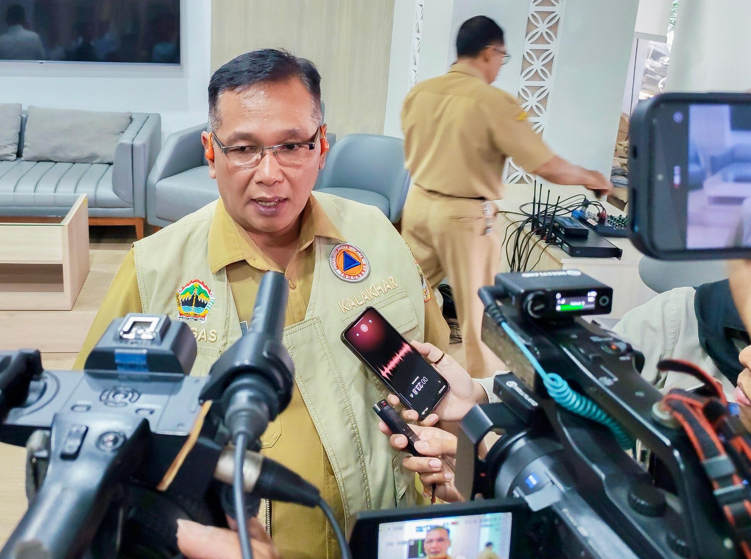 TUTURPEDIA - Abu Anak Krakatau Belum Sentuh Jateng, Warga Diminta Jangan Panik