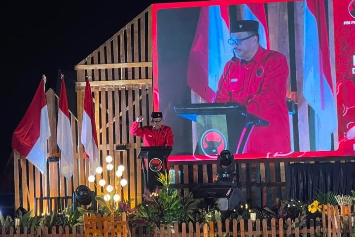 TUTURPEDIA - Edy Wuryanto Sentil BGN: Jangan Kebijakan Dulu, Data Belakangan