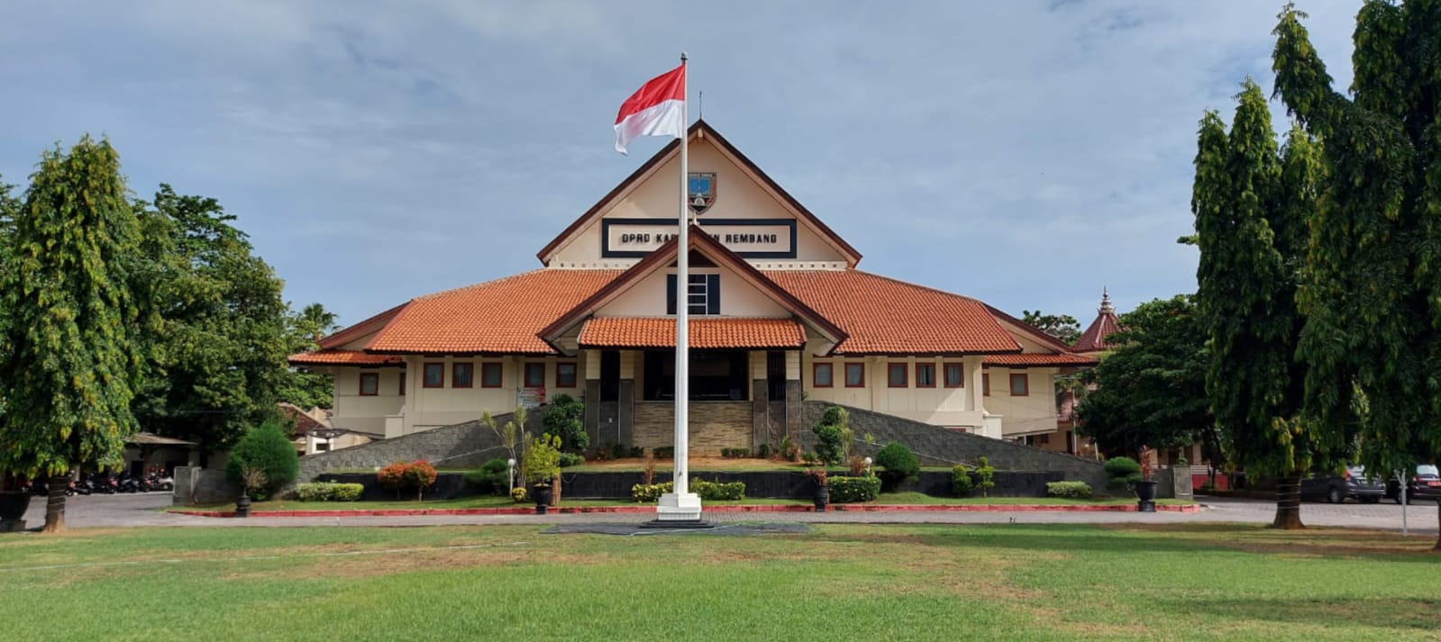 TUTURPEDIA - Dugaan Zina Oknum DPRD dengan Istri Kades Resmi Diadukan ke BK! Bukti Chat, Foto, dan Hotel