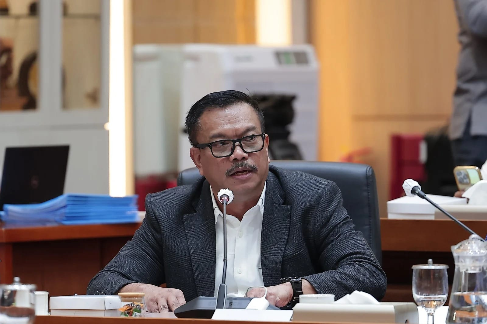 TUTURPEDIA - Kilas Balik Peringatan Edy Wuryanto: JKN 2027 Terancam Tekor, Hak Berobat Warga Miskin Jadi Taruhan