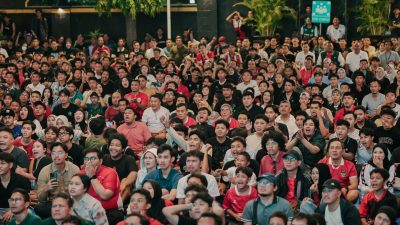 Nobar Timnas di Gubernuran Jateng: Squad Garuda Beraksi, Pedagang Kecil Panen Rezeki 9 TUTURPEDIA - Nobar Timnas di Gubernuran Jateng: Squad Garuda Beraksi, Pedagang Kecil Panen Rezeki
