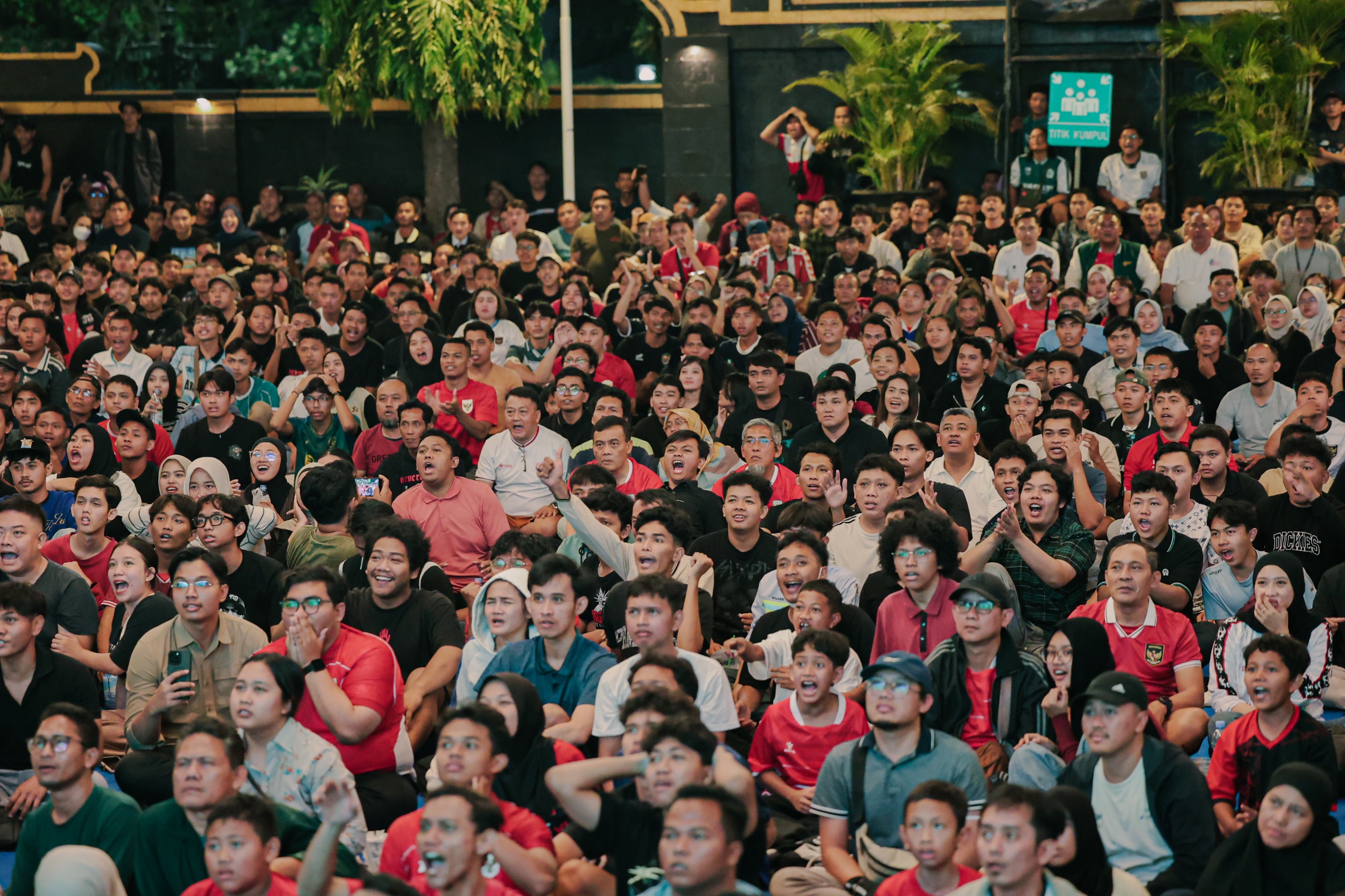 TUTURPEDIA - Nobar Timnas di Gubernuran Jateng: Squad Garuda Beraksi, Pedagang Kecil Panen Rezeki