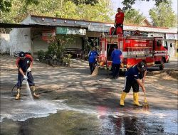 Solar Tumpah di Jalan Raya! Damkar Jadi Pemadam Tumpahan Solar Lagi