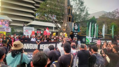 Reformasi Polri Jangan Berhenti di Pergantian Kapolri, Jateng Guyub Desak Polisi Kembali Jadi Pelindung Rakyat 19 TUTURPEDIA - Reformasi Polri Jangan Berhenti di Pergantian Kapolri, Jateng Guyub Desak Polisi Kembali Jadi Pelindung Rakyat