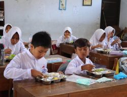Blora Masuk 42 Daerah Piloting MBG Prasmanan, Bupati-Wabup Pantau Langsung Antusiasme Siswa
