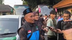 TUTURPEDIA - Berangkatkan 74 Jamaah Umrah, Khadijah Wisata Blora Genap 12 Tahun Layani Masyarakat
