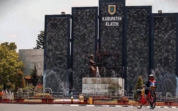 TUTURPEDIA - KILAS BALIK: KPK Kembali Bergerak di Jawa Tengah, Bupati Klaten Dikabarkan Terjaring OTT