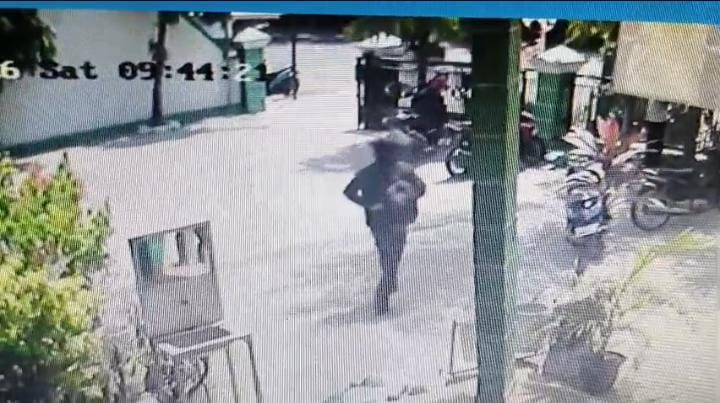 TUTURPEDIA - CCTV Rekam Dugaan Pencurian Motor di TKP Bank BMA Pudak Blora, Warga Diminta Bantu Ungkap Pelaku