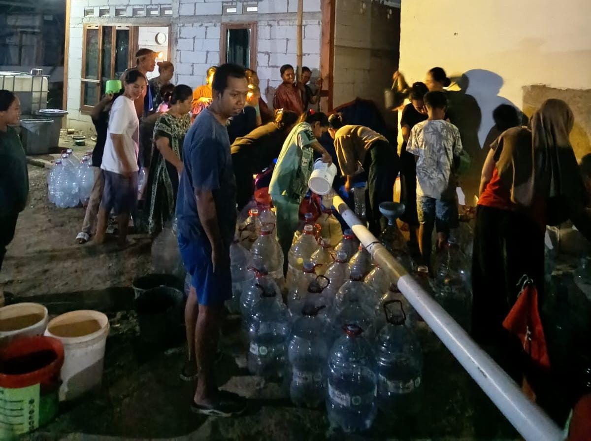 TUTURPEDIA - Sumur Warga Mengering, PT MCN Salurkan 20 Tangki Air Bersih ke Enam Desa di Cepu Blora