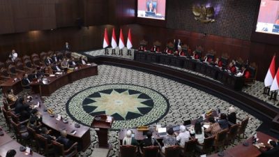 Gugat Kompensasi Tiang Listrik PLN Mentah di MK, Permohonan Pemohon Dinyatakan Kabur 18 TUTURPEDIA - Gugat Kompensasi Tiang Listrik PLN Mentah di MK, Permohonan Pemohon Dinyatakan Kabur