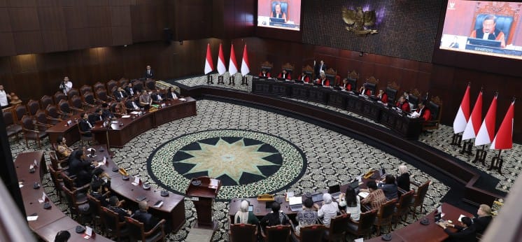 TUTURPEDIA - Gugat Kompensasi Tiang Listrik PLN Mentah di MK, Permohonan Pemohon Dinyatakan Kabur