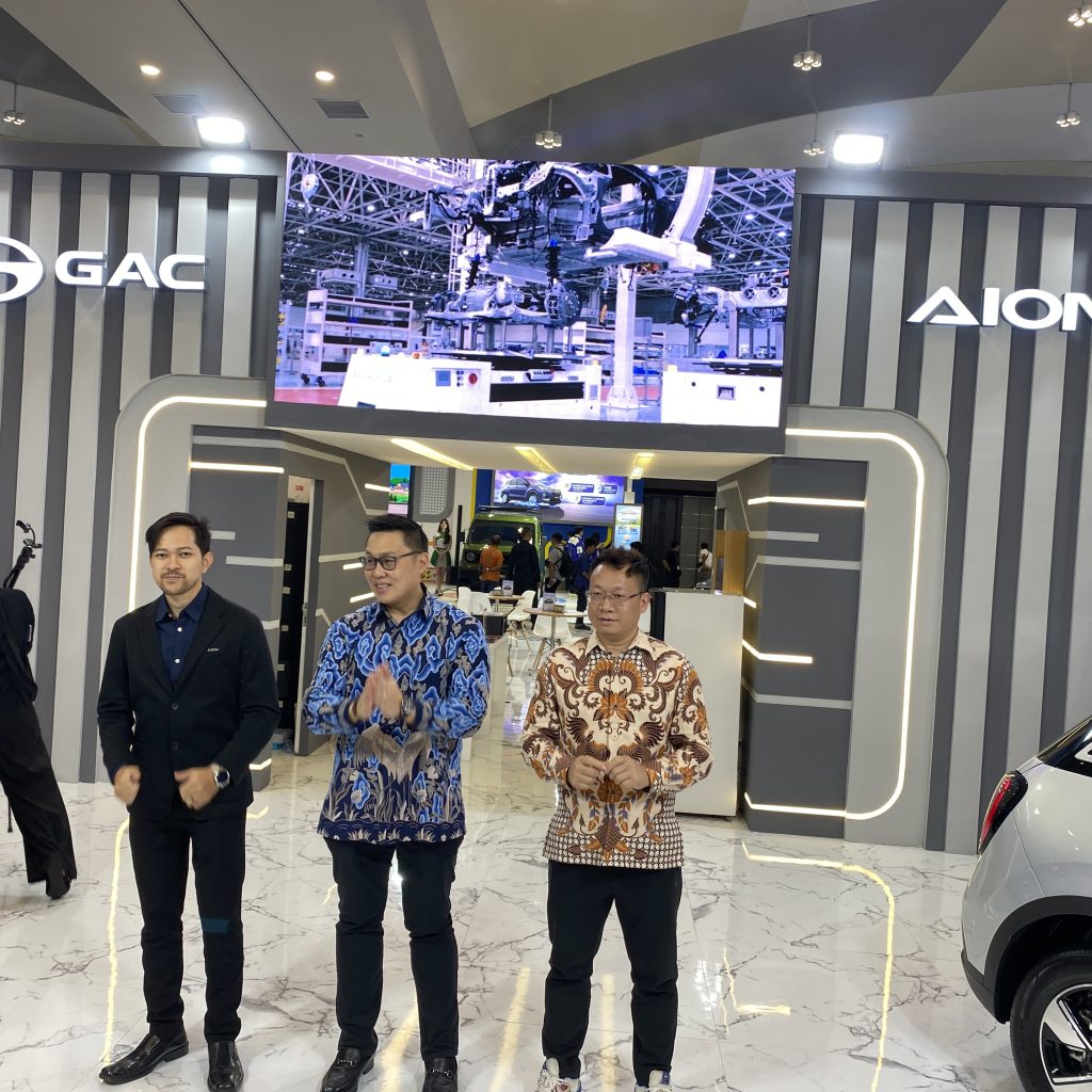 TUTURPEDIA - Aion UT Ramaikan GIIAS Semarang 2025, Mobil Listrik Urban Stylish dengan Harga Mulai Rp 335 Juta