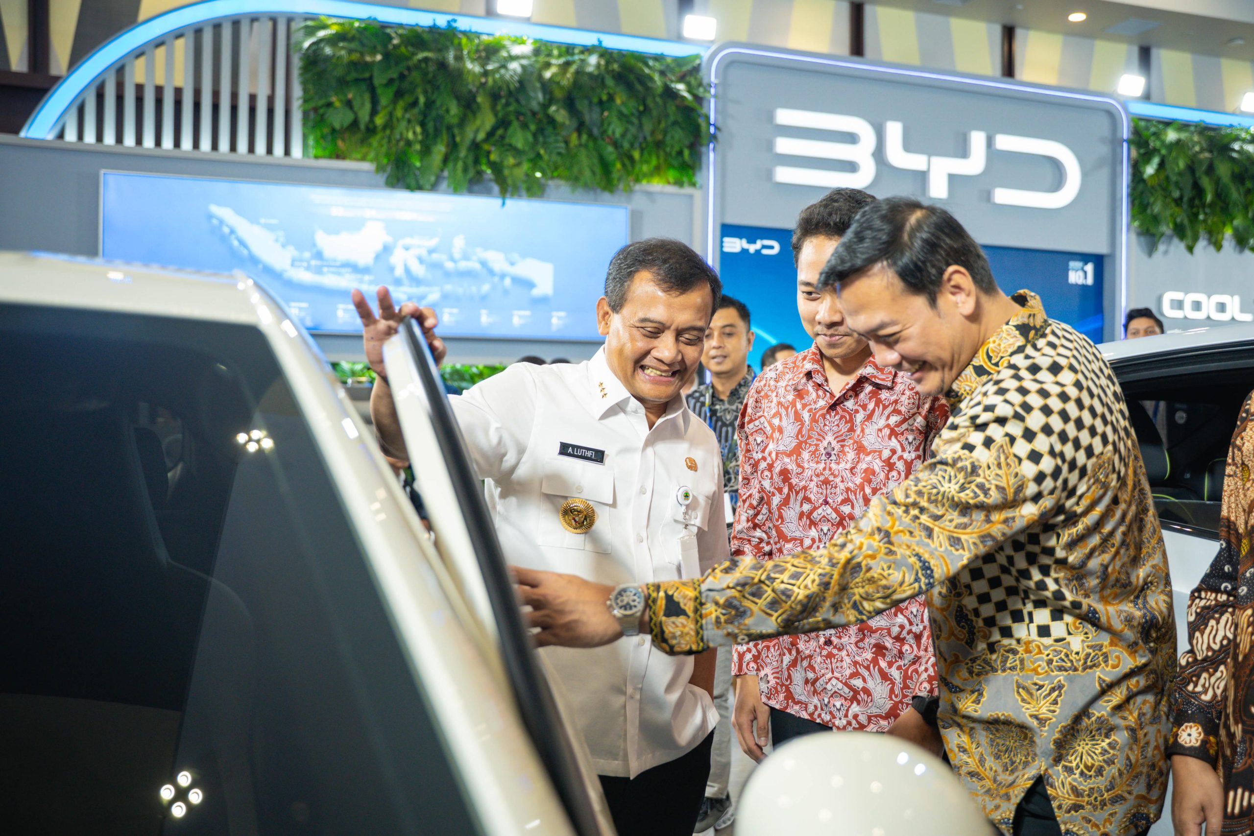 BYD ATTO 1 Debut di GIIAS Semarang 2025: City Car Listrik Modern untuk Masyarakat Urban 3 TUTURPEDIA - BYD ATTO 1 Debut di GIIAS Semarang 2025: City Car Listrik Modern untuk Masyarakat Urban