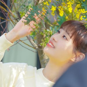 Resmi Berkarier Solo, Ini Dia Nama Fanclub dan Desain Lighstick Chuu!