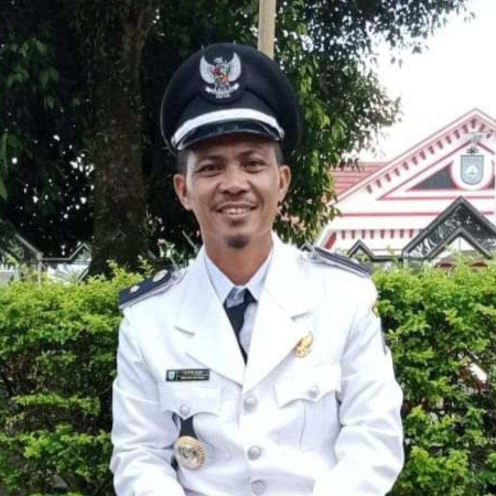 Kepala Desa Air Tenang, Supriadi. Foto: Dok. Riki Santoso.