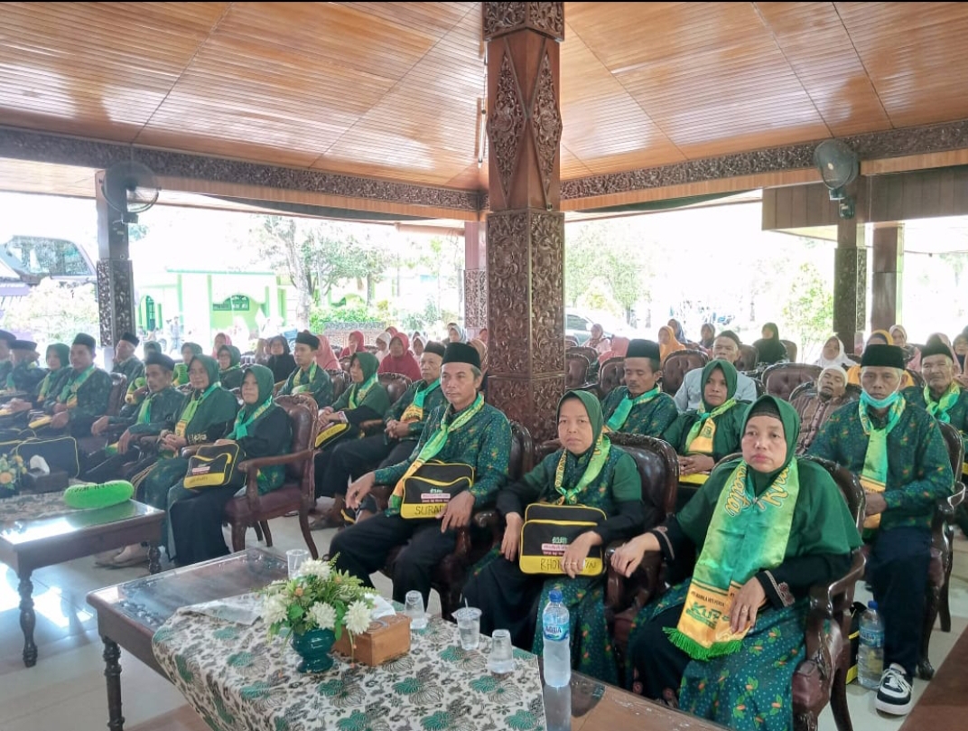 Caleg PKB Blora berangkatkan puluhan jemaah umroh. Foto: Dok. CR