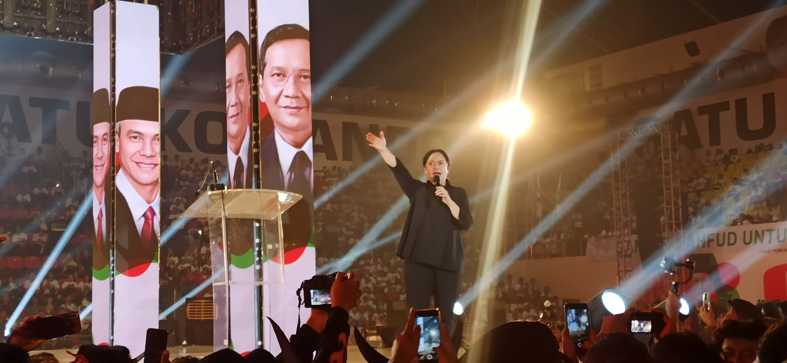 Puan Maharani bicara di depan para relawan tim pemenangan Ganjar Mahfud. Foto: Istimewa