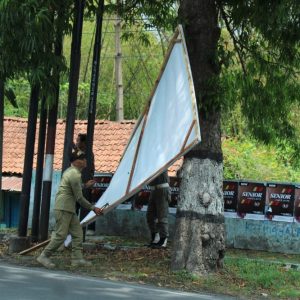 Bawaslu dan Tim Gabungan Blora Tertibkan 1.394 APK yang Tersebar di 16 Kecamatan, Ini Alasannya