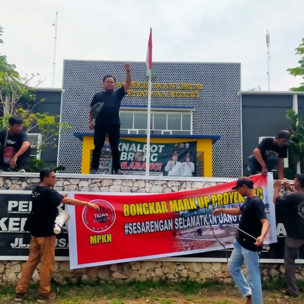Adanya dugaan penyimpangan proyek Taman Budaya Cepu, MPKN datangi DPUPR Blora. Foto; Istimewa