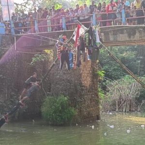 Mengenal Kegiatan Unik dalam Tradisi Sedekah Bumi, Jambean di Sungai yang Jadi Hiburan Warga